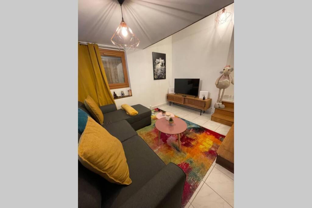 Appartement «La Vie Est Belle» Au Coeur De Sézanne Exteriör bild