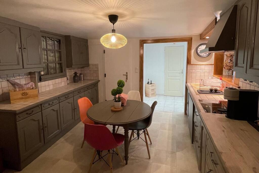 Appartement «La Vie Est Belle» Au Coeur De Sézanne Exteriör bild
